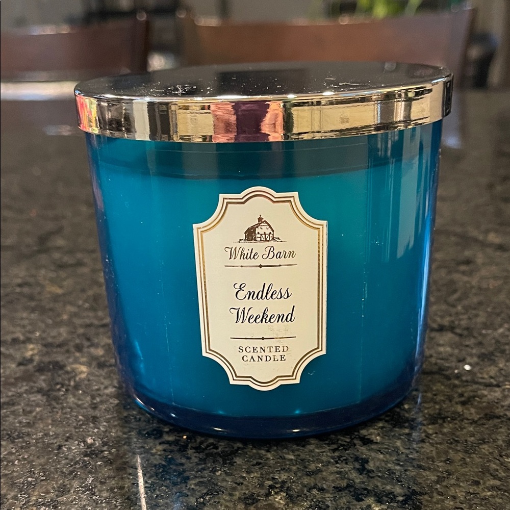 White Barn Endless Weekend Candle - Vibrant Blue